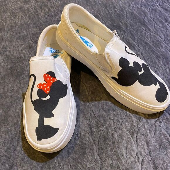Hand painted Mickey and Minnie Vans Size 7 - Picture 1 of 11